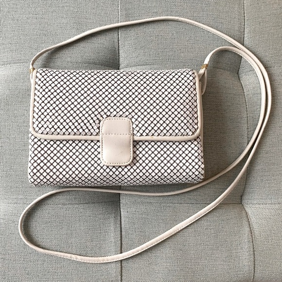 1980’s Whiting and Davis International White Mesh Crossbody Purse! Snap Closure. - Picture 5 of 11
